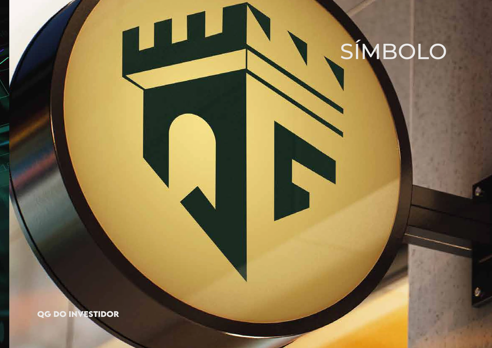 Brasão do QG do Investidor aplicado em sinalização circular dourada